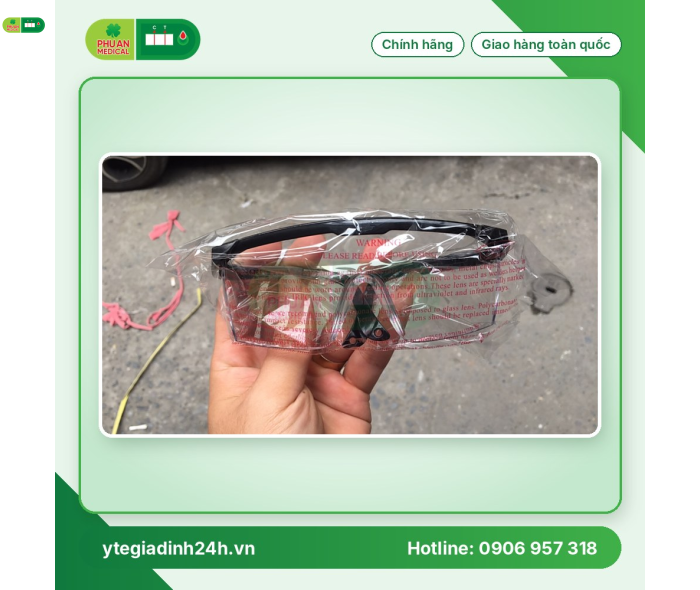 Kính bảo hộ phòng dịch